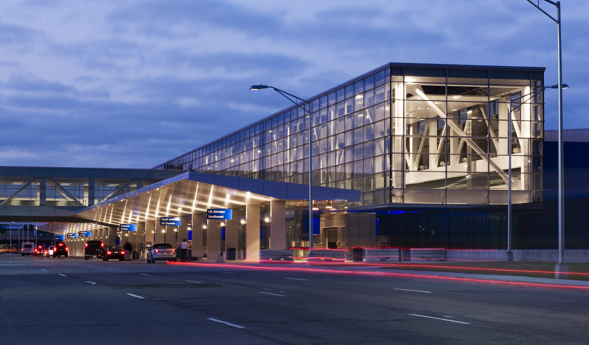 From Grand Rapids to Detroit Metro Airport (DTW): When a Black Car Service Is Better Than Driving