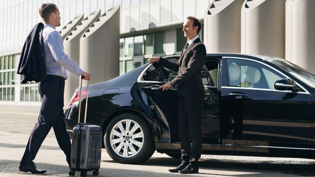 Airport Shuttles Transportation Car Services in Eastown​