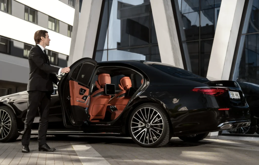 luxury black car service in Ann Arbor Michigan